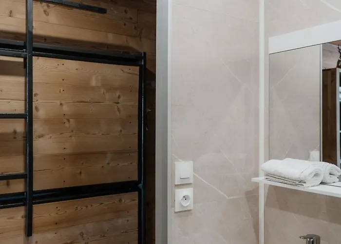 Stylish Alpine Nest With Panoramic Vt Views Val Thorens